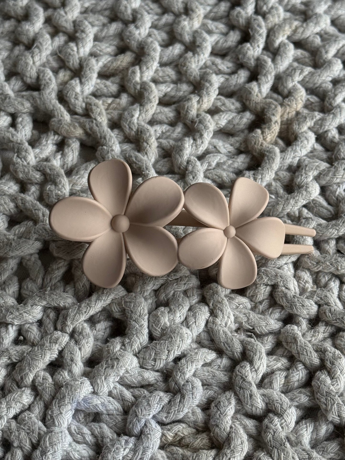 Flower Matte Flat Lay Clip - * Multiple Colors *