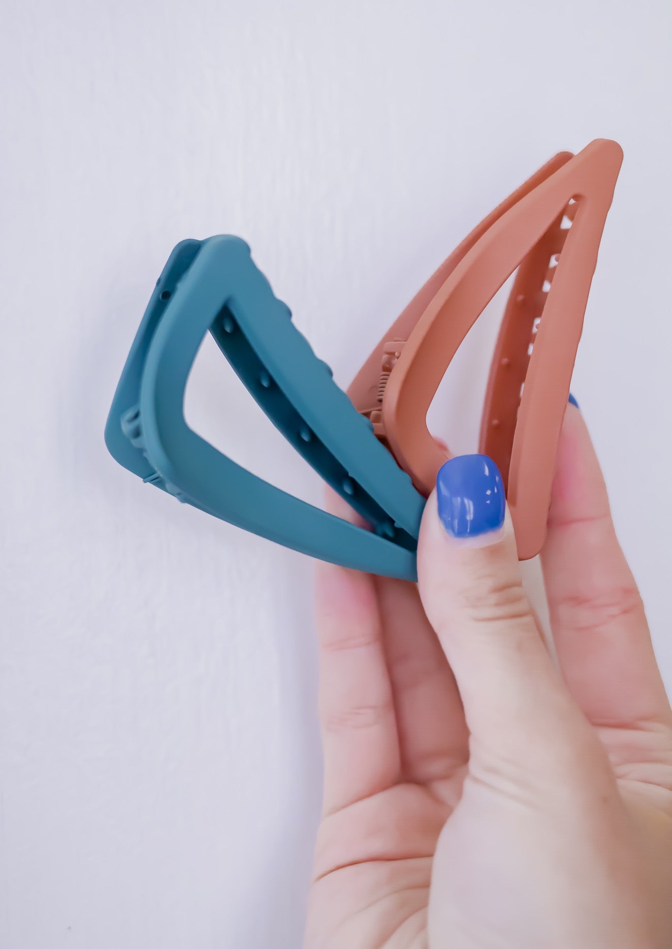 Matte Triangle Alligator Clip Set *Orange & Bali Blue*