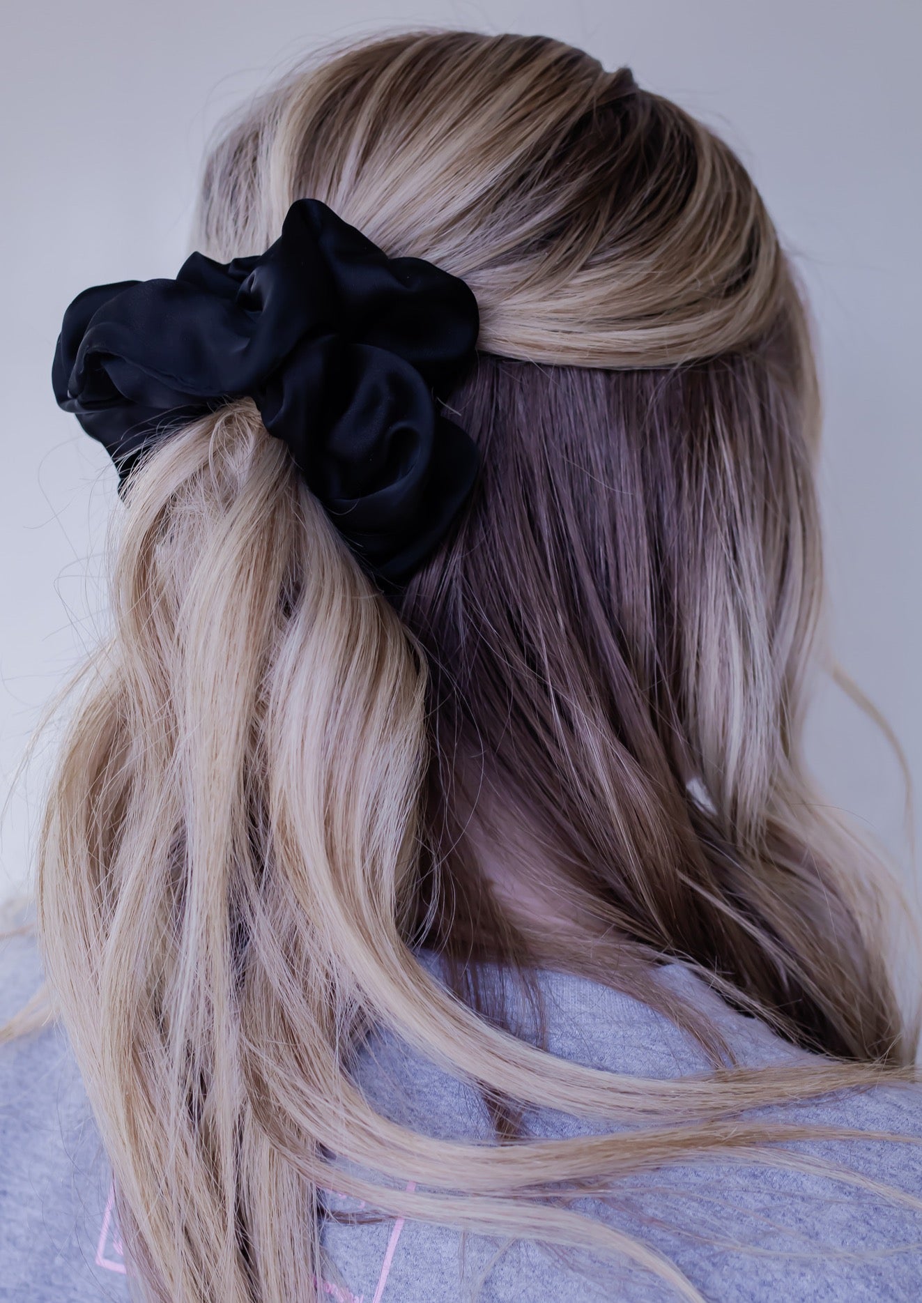Silk Jumbo Scrunchie *Black*