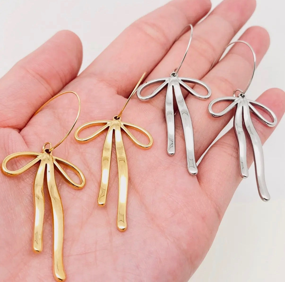 Bow Dangle Earrings - * 2 Colors *
