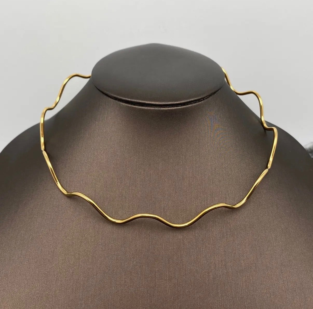 Wavy Adjustable Cuff Choker