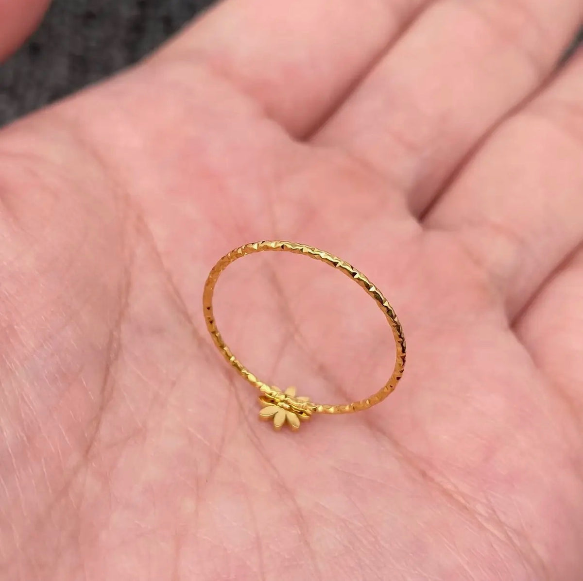 Daisy Enamel Ring - * Multiple Sizes *