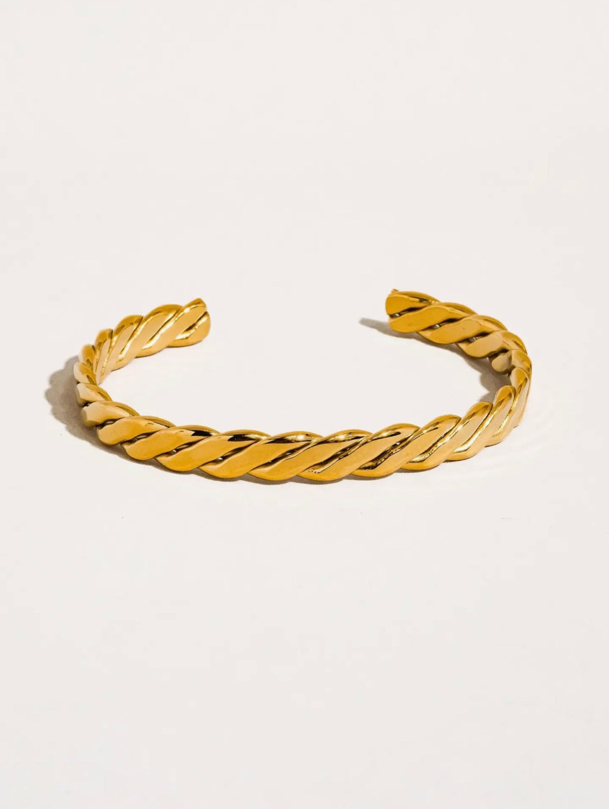 Bénir 18K Gold Non-Tarnish Braided Thin Bangle