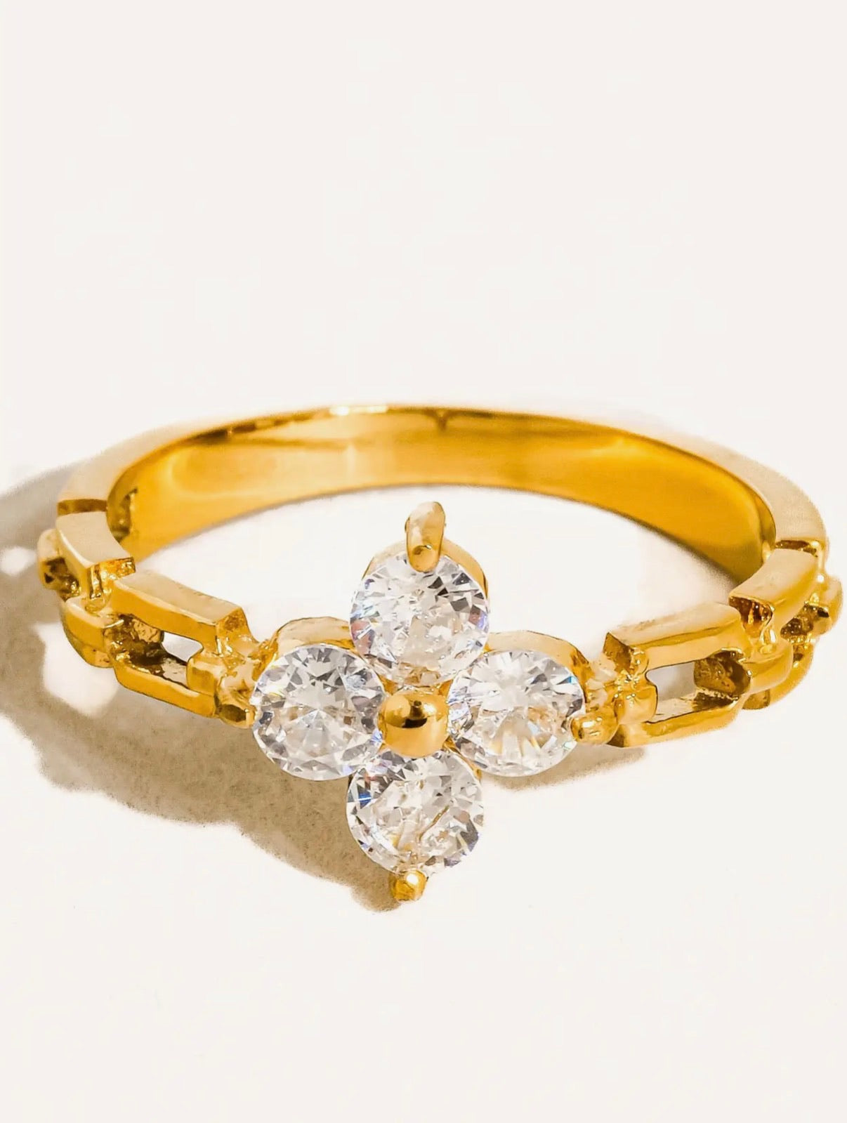 Finn 18K Gold Non-Tarnish Flower Chain Ring
