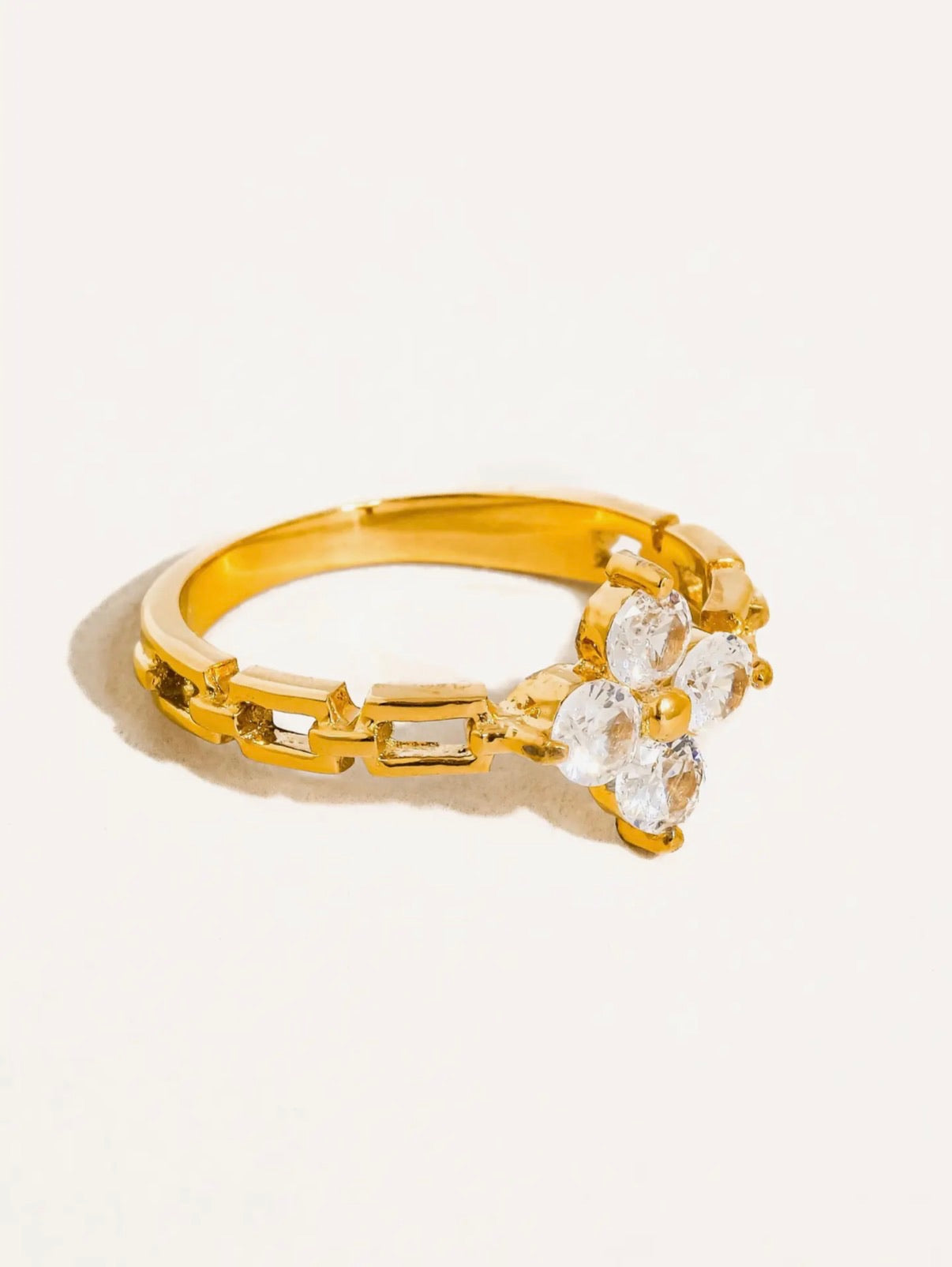 Finn 18K Gold Non-Tarnish Flower Chain Ring