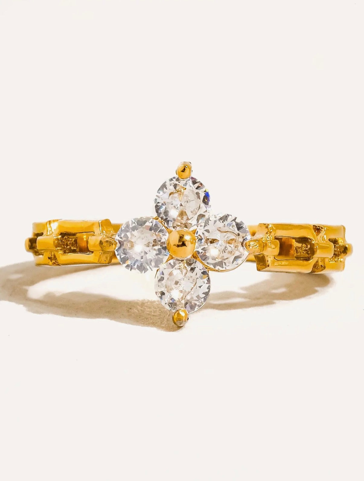 Finn 18K Gold Non-Tarnish Flower Chain Ring