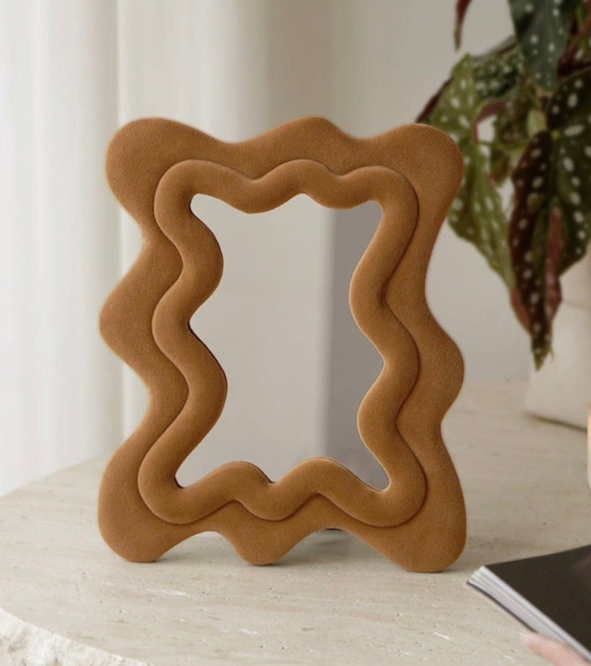 Curved Velvet Mirror - * 2 Colors *