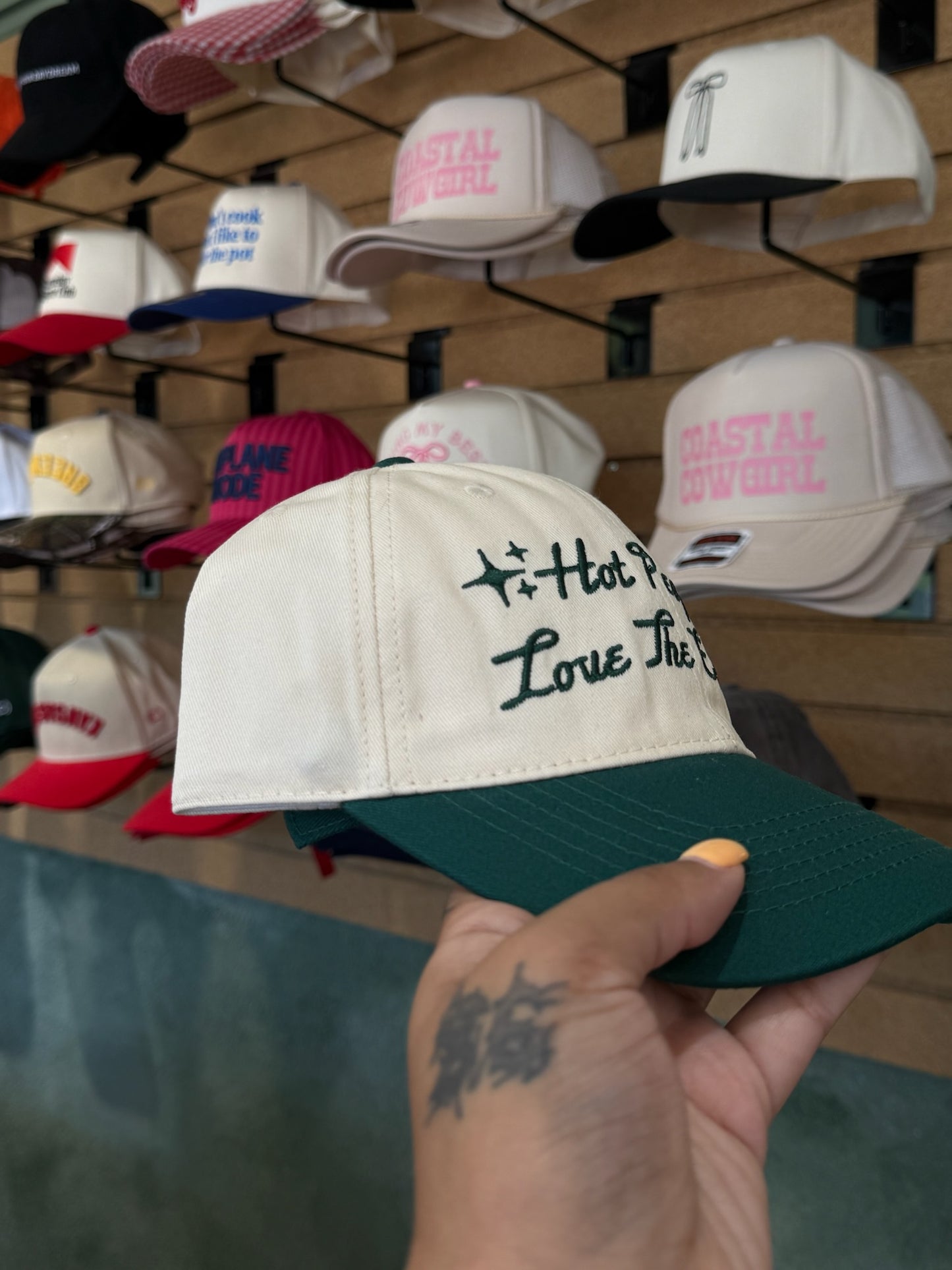 Hot People Love the Eagles Baseball Hat