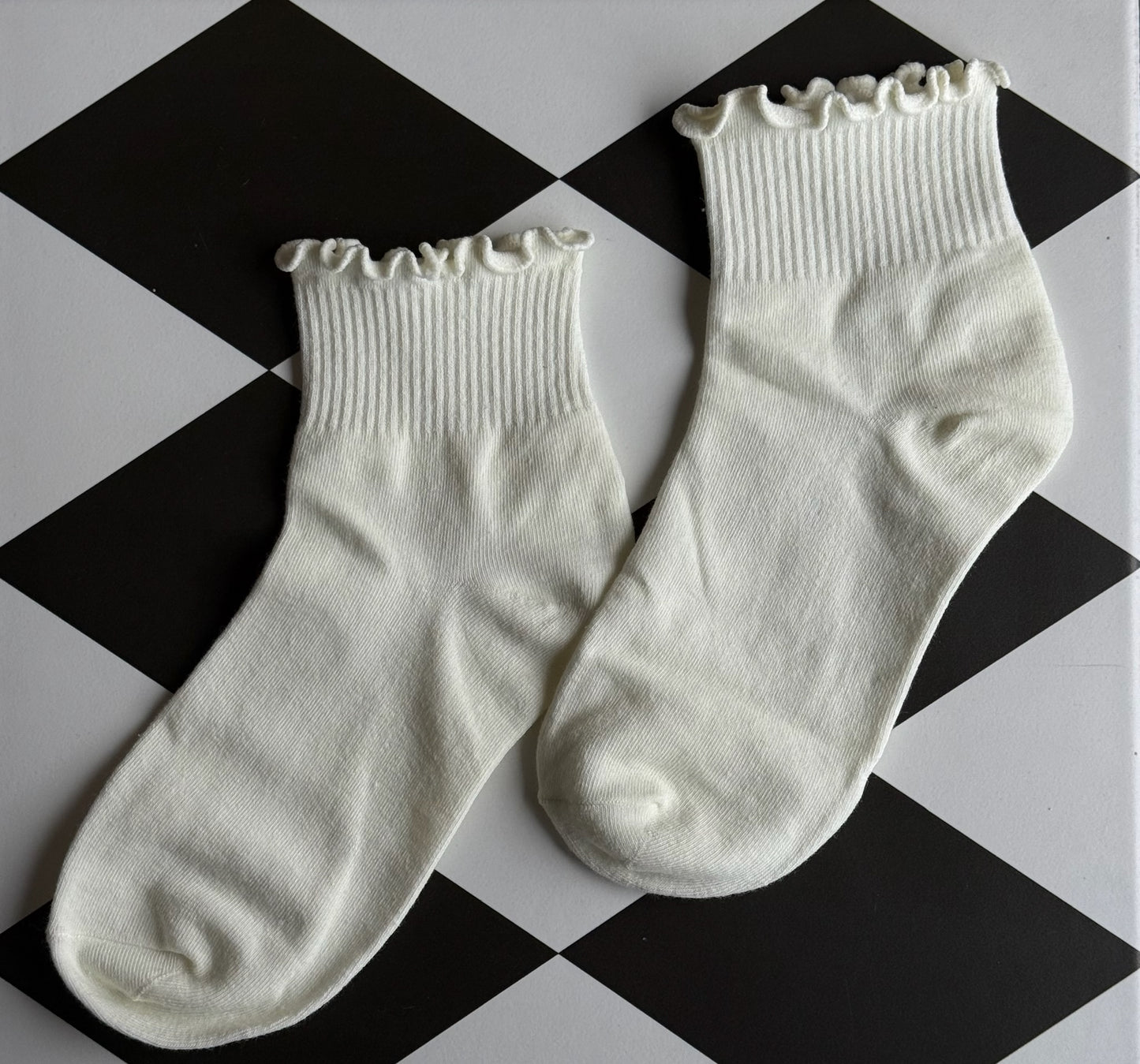 Lettuce-Edge Ankle Socks - * Multiple Colors *