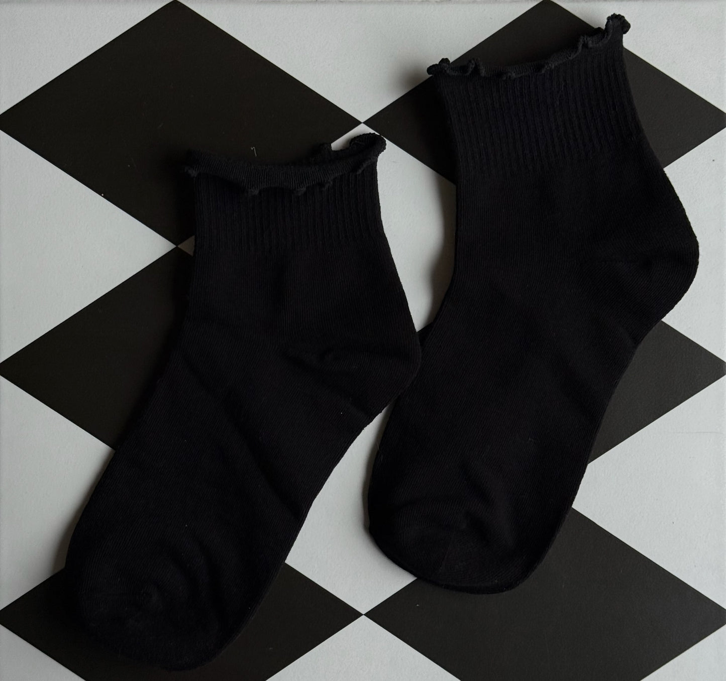 Lettuce-Edge Ankle Socks - * Multiple Colors *