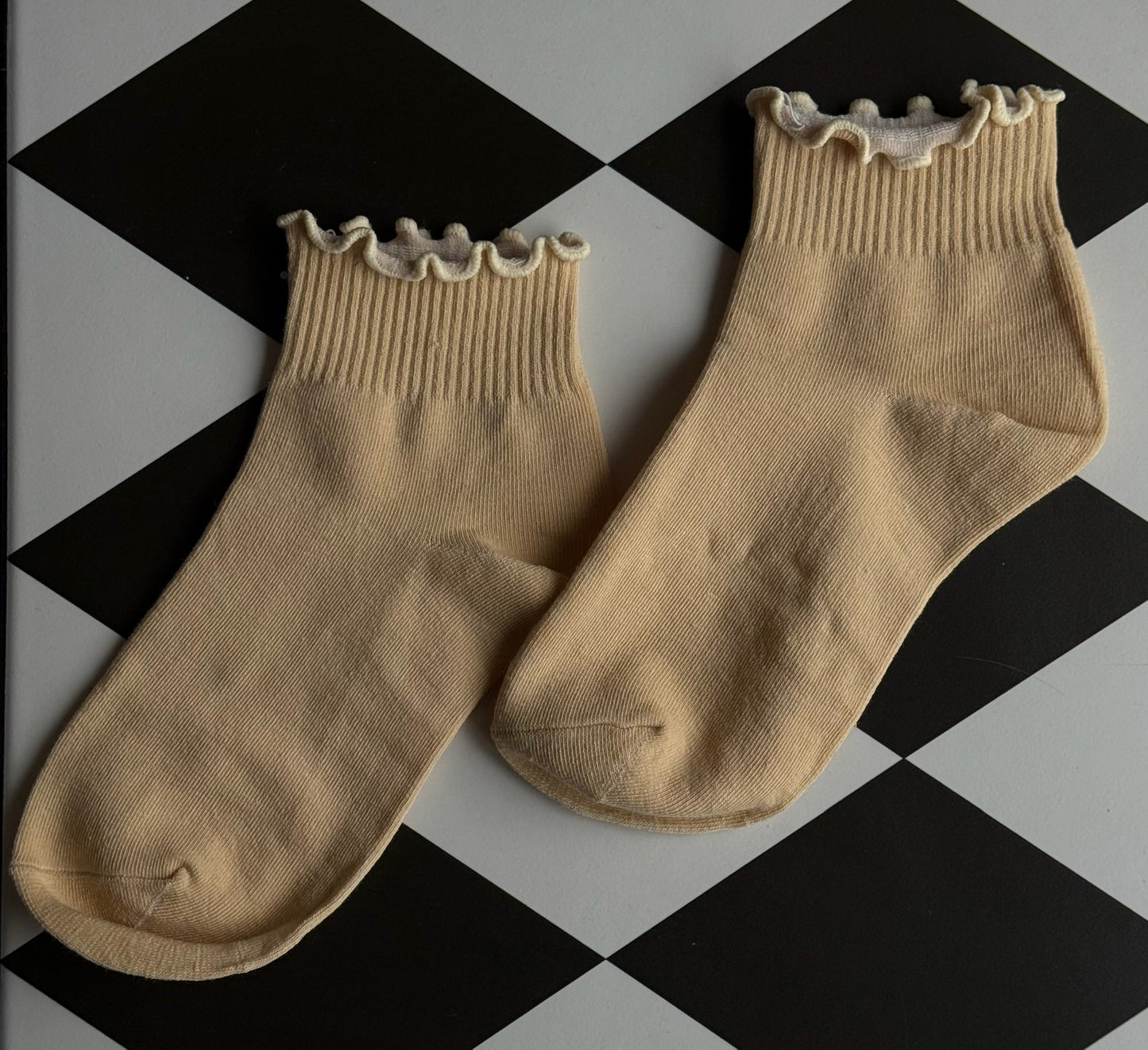Lettuce-Edge Ankle Socks - * Multiple Colors *