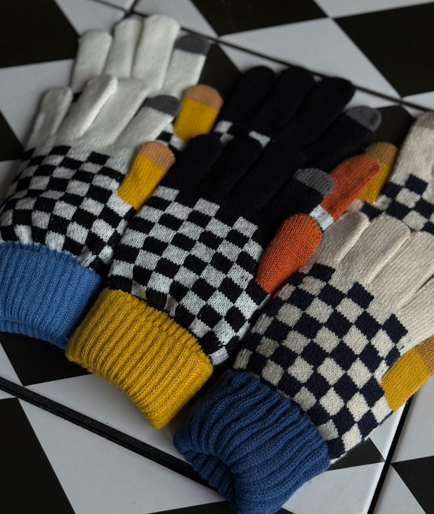 Checkered Print Gloves - * Multiple Options *