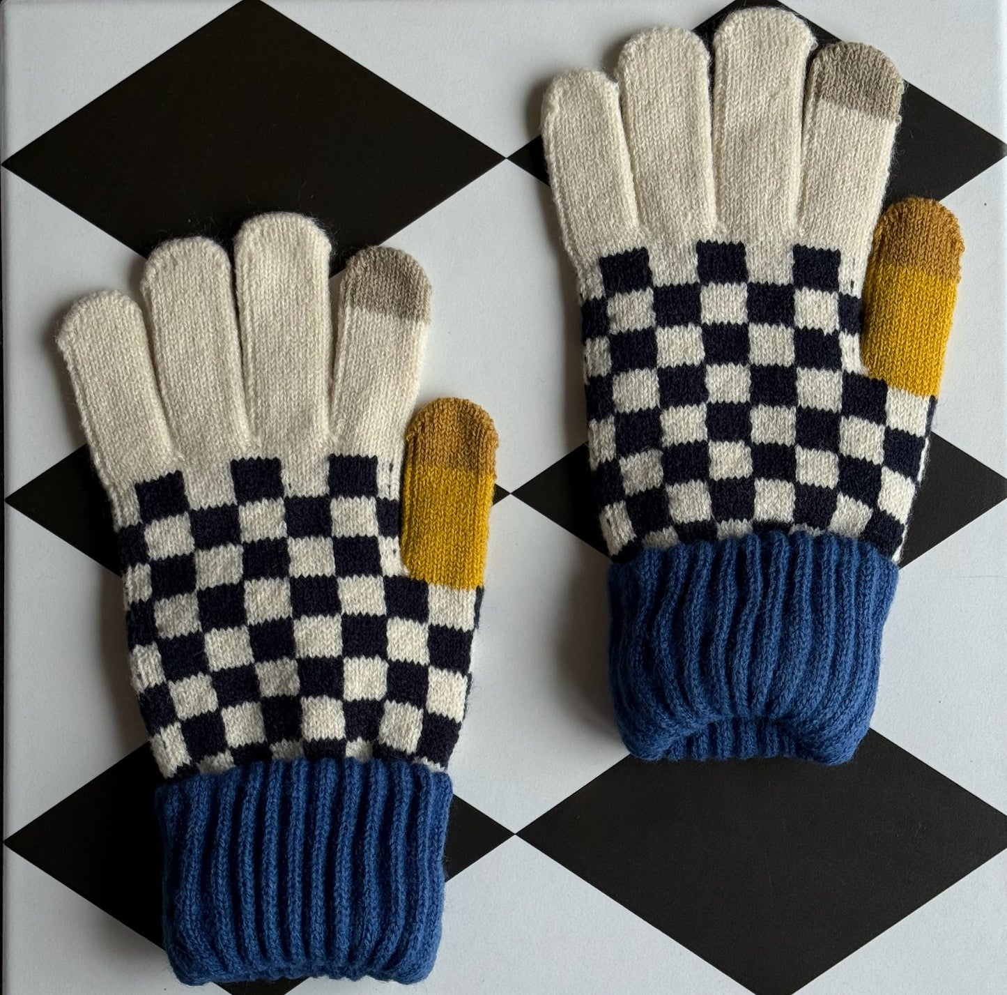 Checkered Print Gloves - * Multiple Options *